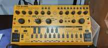 Synth Behringer TD3 MO