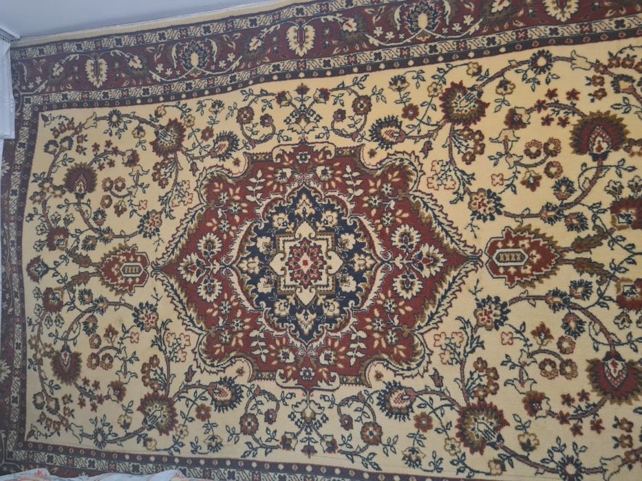 В наличии два ковра