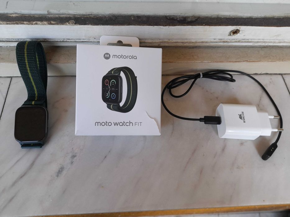 Часовник : Moto Watch FIT