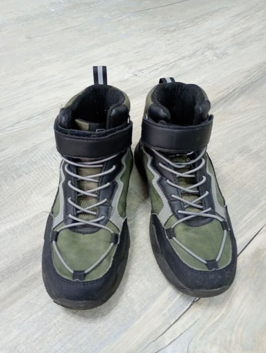 Продам детскую обувь