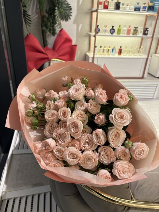 Продам свежий букет из кустовых роз