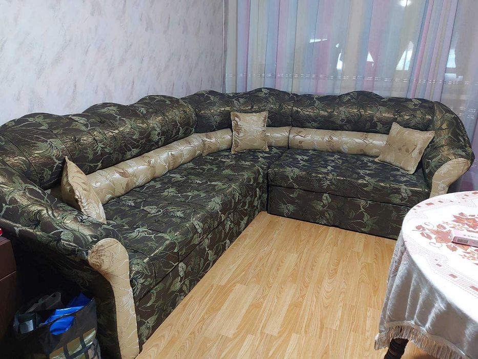 Ъглов холов диван