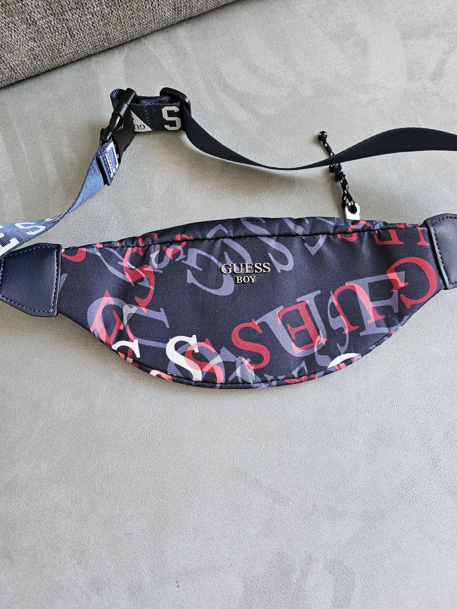 Мъжка чанта guess за кръста