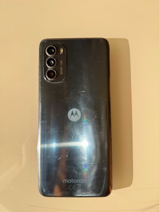 Продавам Motorola 82g