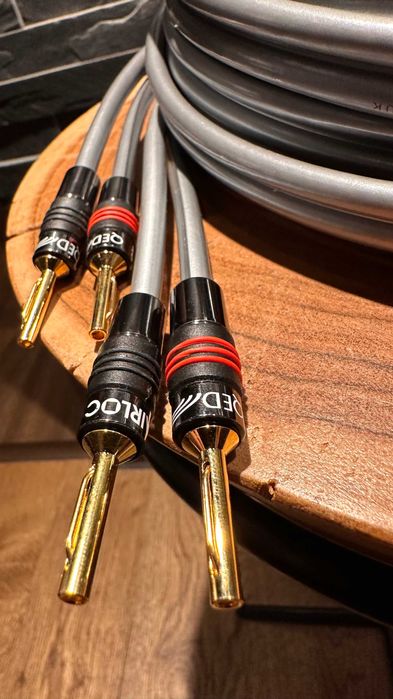 Cablu boxe QED XT40i – 2x4 metri + Conectori QED Airloc