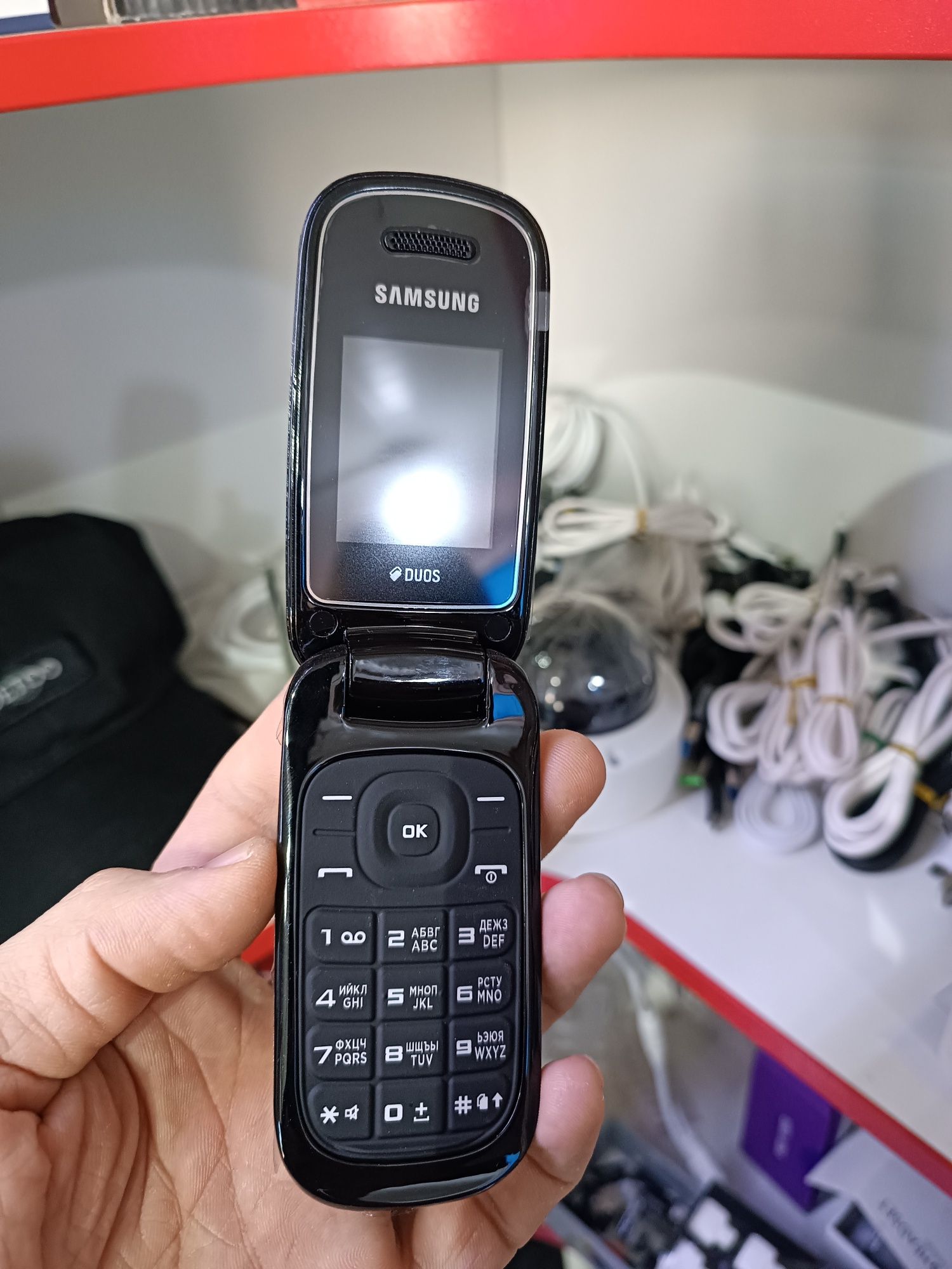 Samsung ligushka 2 ta sim karta bez kamera bez fleshka