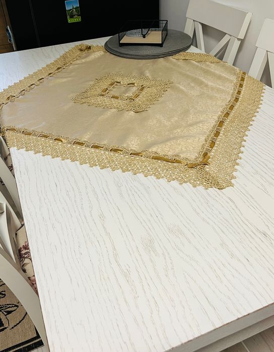 Masa extensibila din lemn masiv  cu 6 scaune