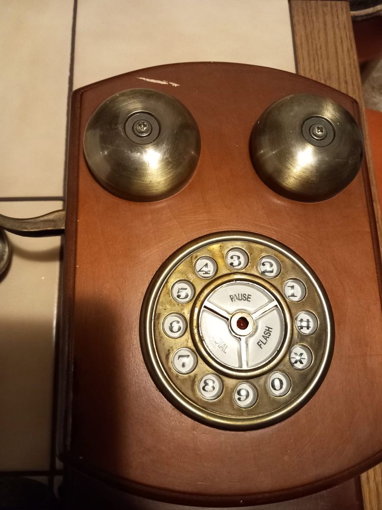 Telefon vintage din lemn