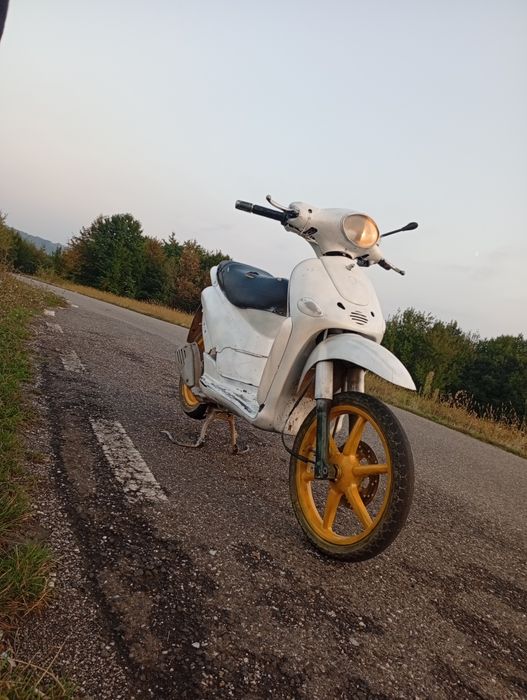 Scuter Piaggio liberti 125