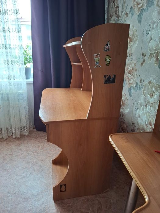 Отдам бесплатно компьютерный стол