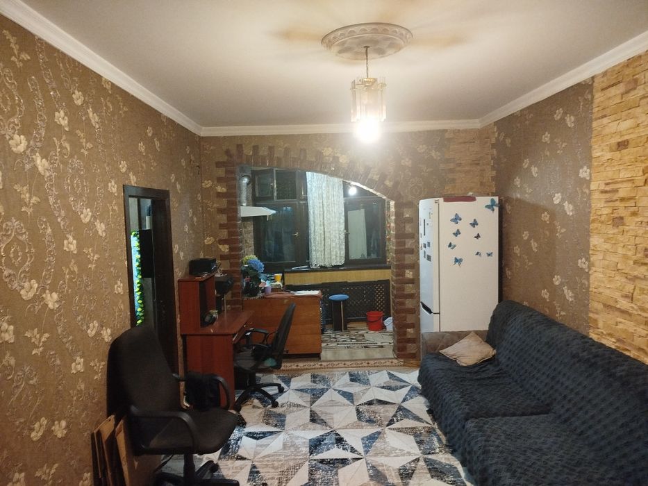 Срочно продам квартиру 2/4/4 рядом с метро