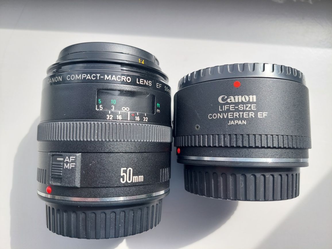 Canon 50mm f2.5 macro + life size converter