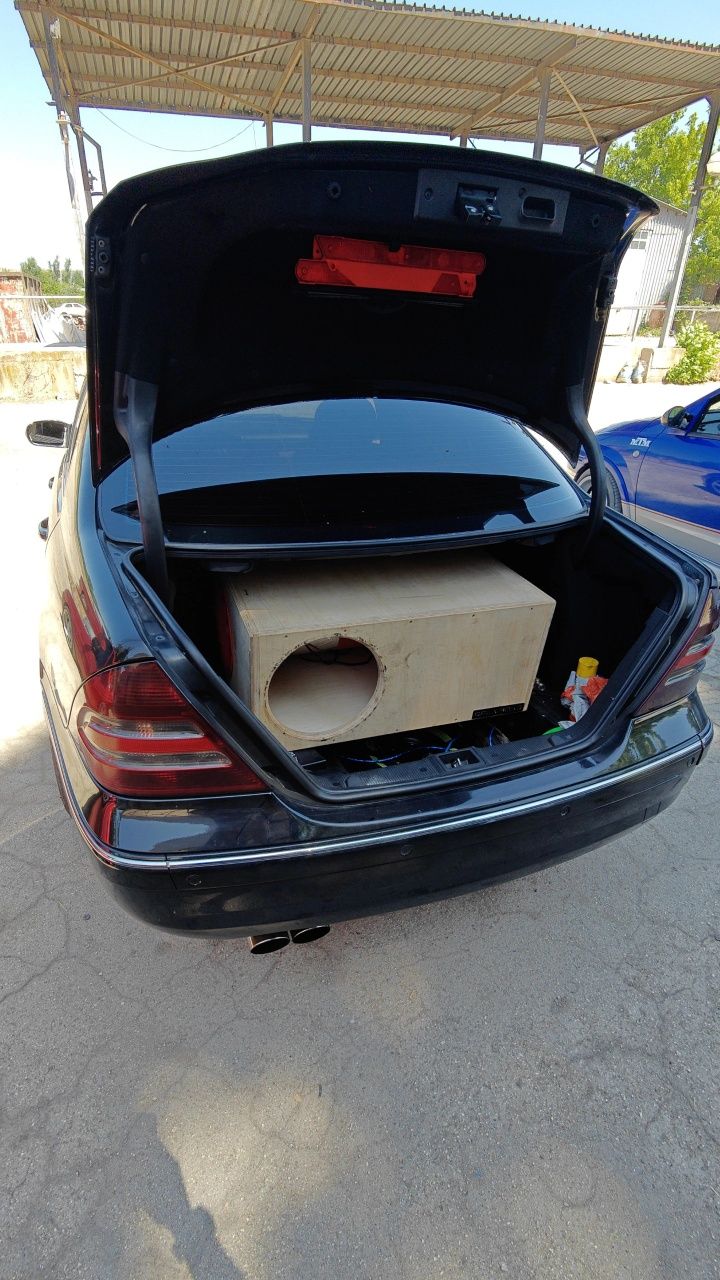 Бас каса 2000w RMS 12ка (говорител + кутия)