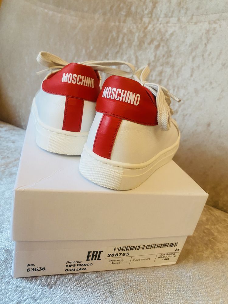 MOSCHINO, sneakers autentici