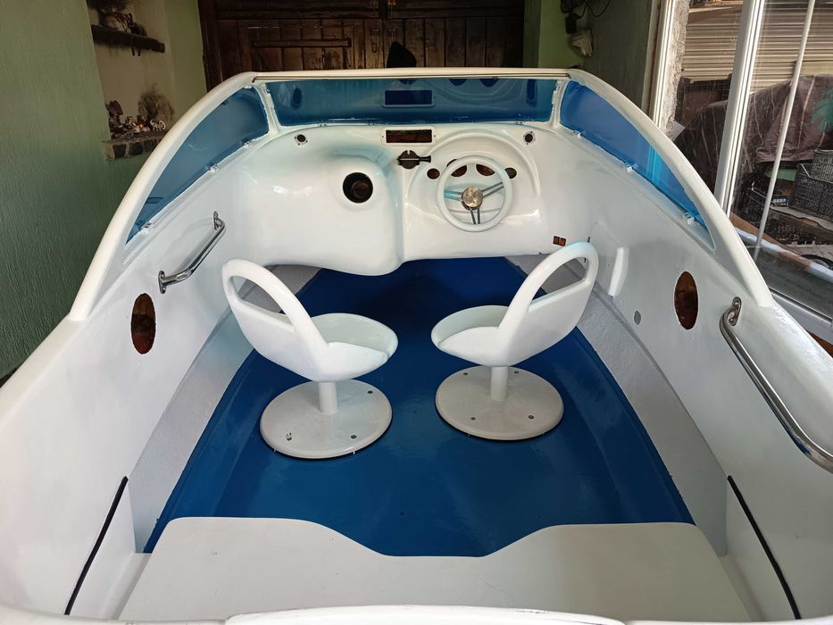 Лодка ELAN Gliser GT402 с колесар