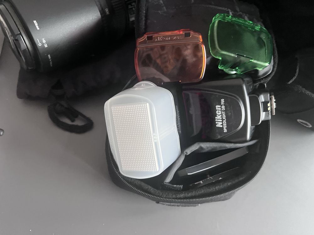 Продавам DSLR фотоапарат Nikon D300 с пълен комплект аксесоари