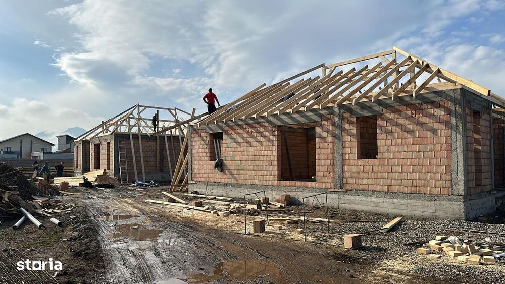 Casă pe parter de vânzare în cartierul Izvor