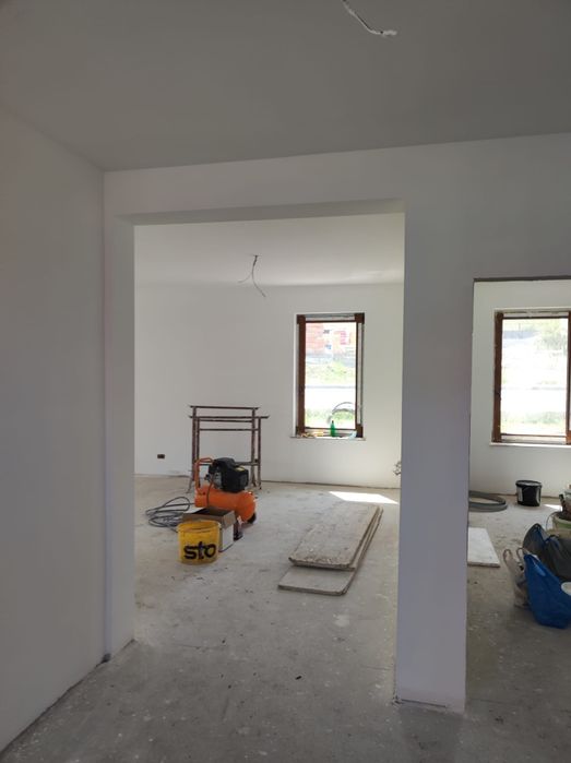 Efectuez lucrări construcții interioare și exterioare