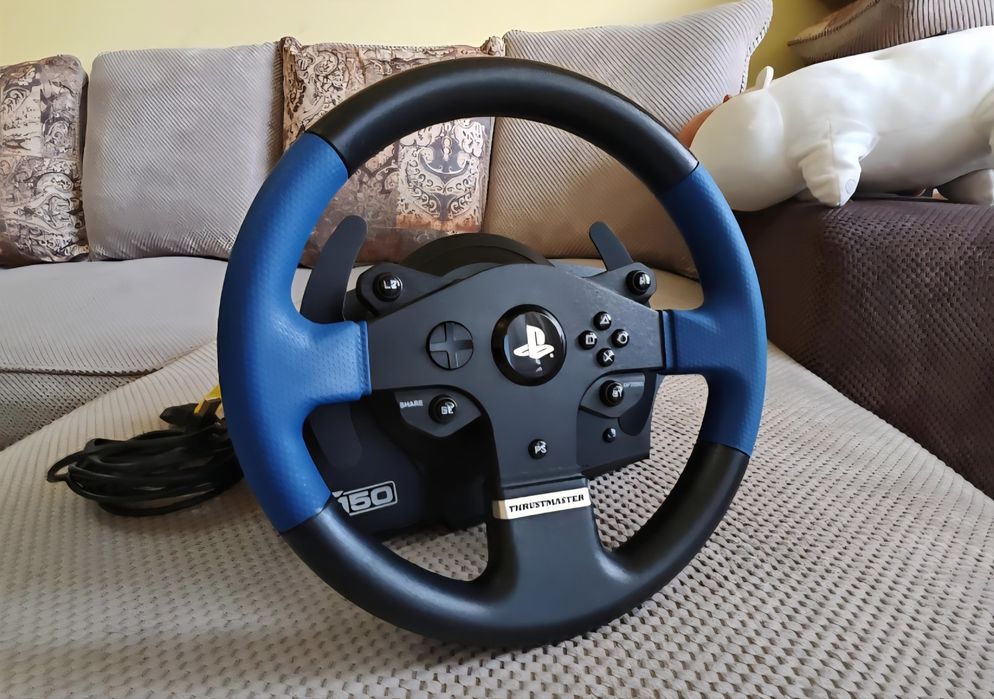 Volan Thrustmaster T150 cu pedale metalice