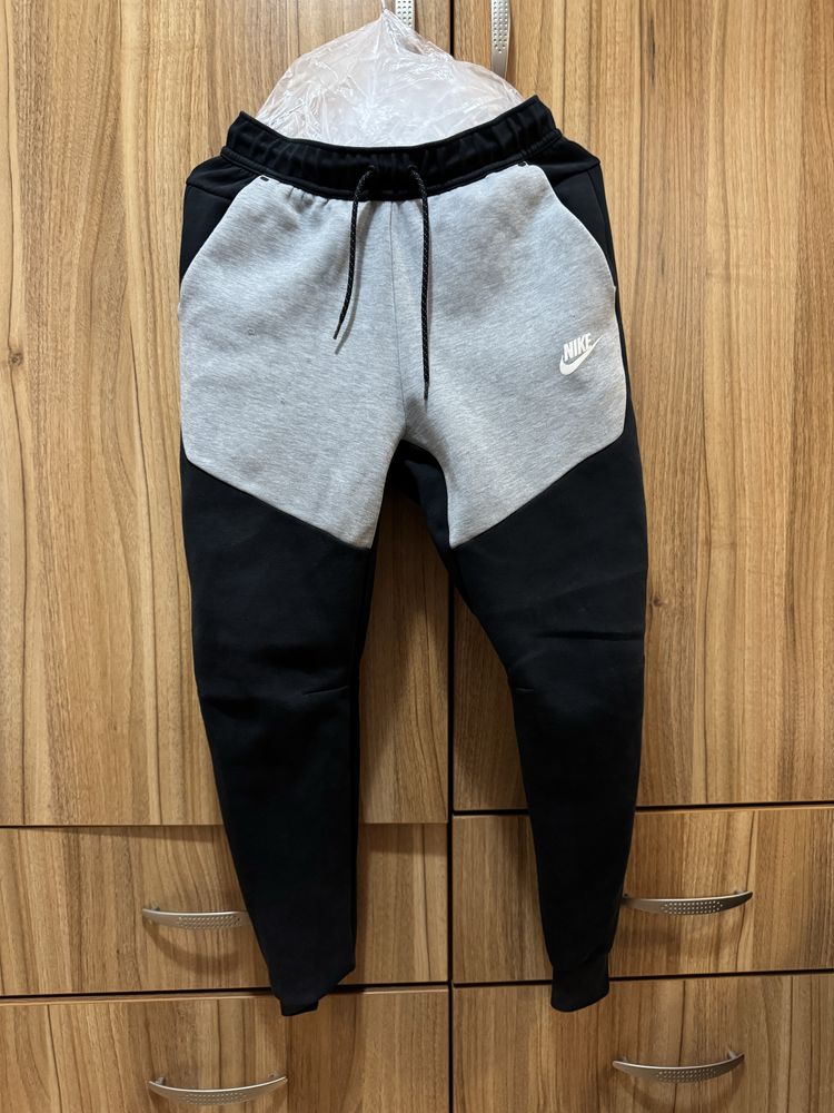 Nike tech fleece xs
