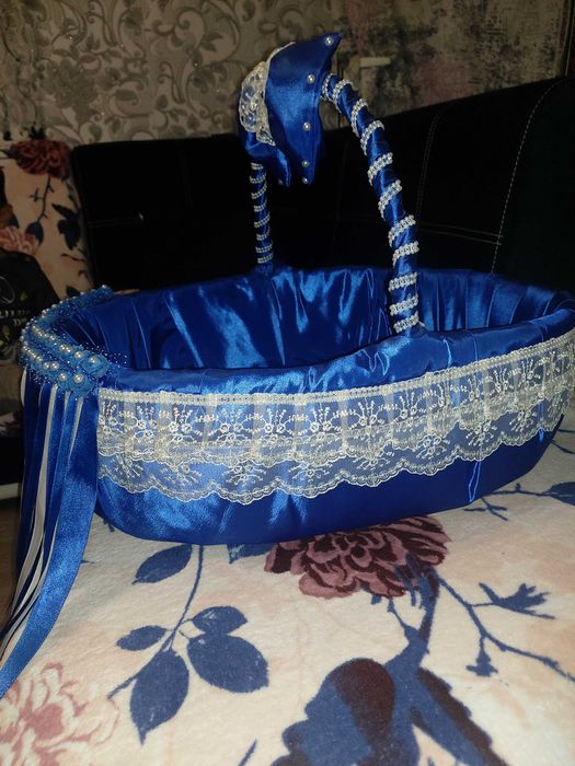 Продава се Бебешка кошница за изписване