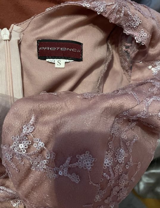 Rochie eleganta pentru ocazii.