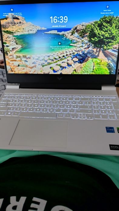 Vând laptop victus