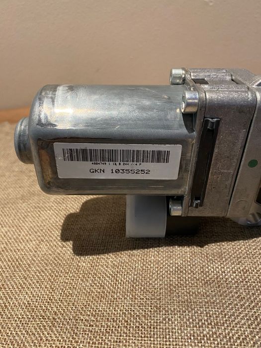 BMW Nidec 4E 4430 D 1ES моторче за рейка