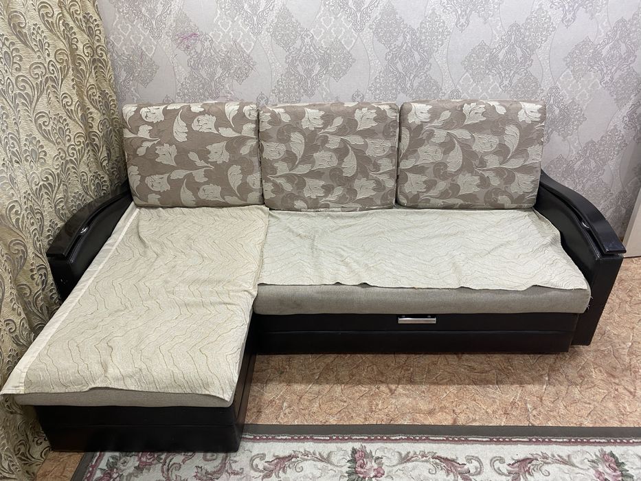 Продам диван из 10 /7 состояния отдам дешево раскладываеться