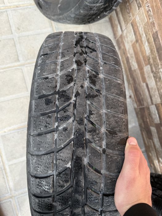 Продавам зимни гуми с джанти 15