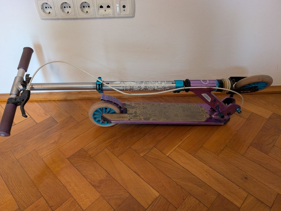 Vând trotinetă pliabilă copii, cu frână de mână și suspensie