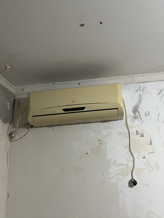 Кондиционер работает