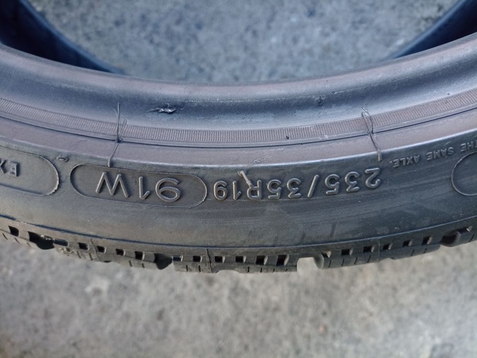 2 anvelope de iarna ca si noi Michelin 235/35 R19 dot 3517