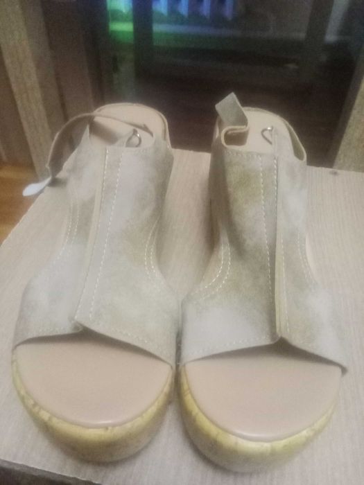 Продам женскую летнюю обувь