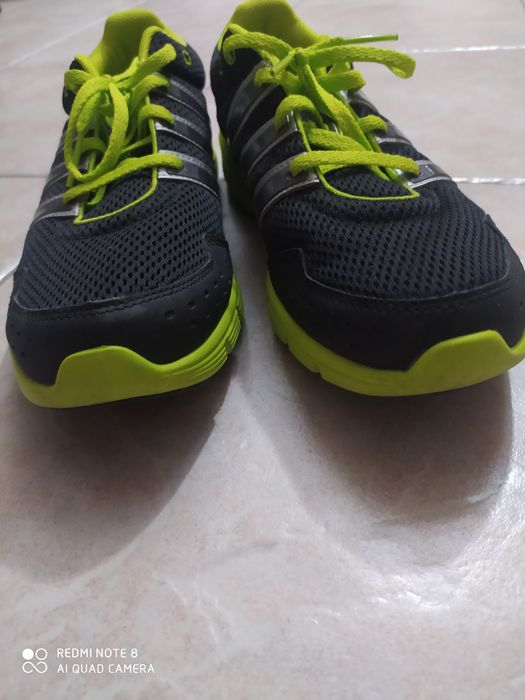 Adidasi adidas stare foarte buna