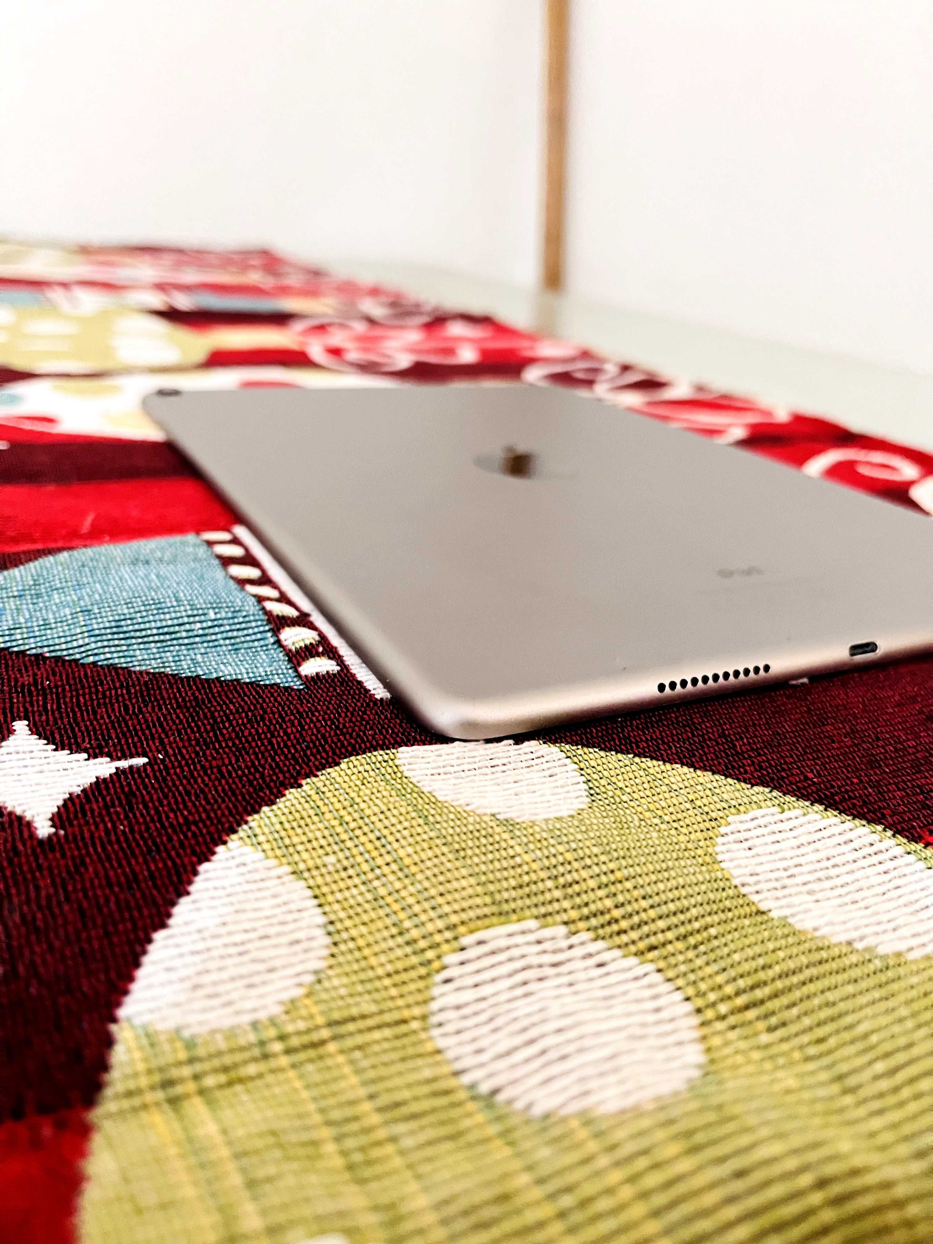 iPad Pro 1st Gen - A1709 64GB, 10.5in Space Gray - Перфектен