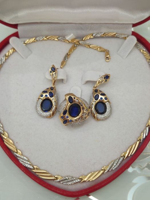 Продам новый золотой набор с сапфиром  585пр.