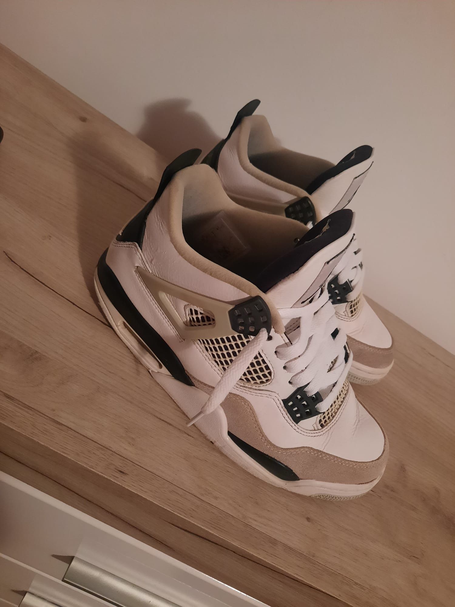 Vând jordan 4 military black stare buna, mărime 40,5, rep1-1, 500 lei