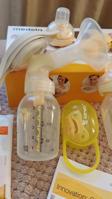 Ръчна помп за кърма Medela Harmoni с биберони Calma и подаръци