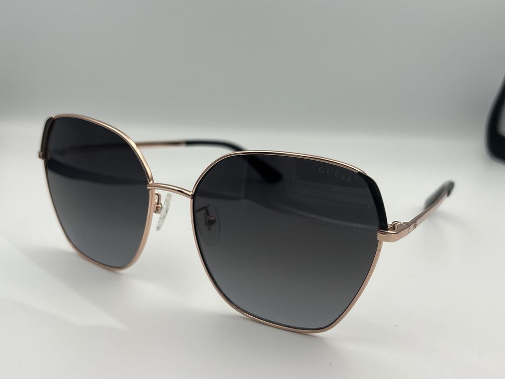 Оригинални дамски слънчеви очила Guess