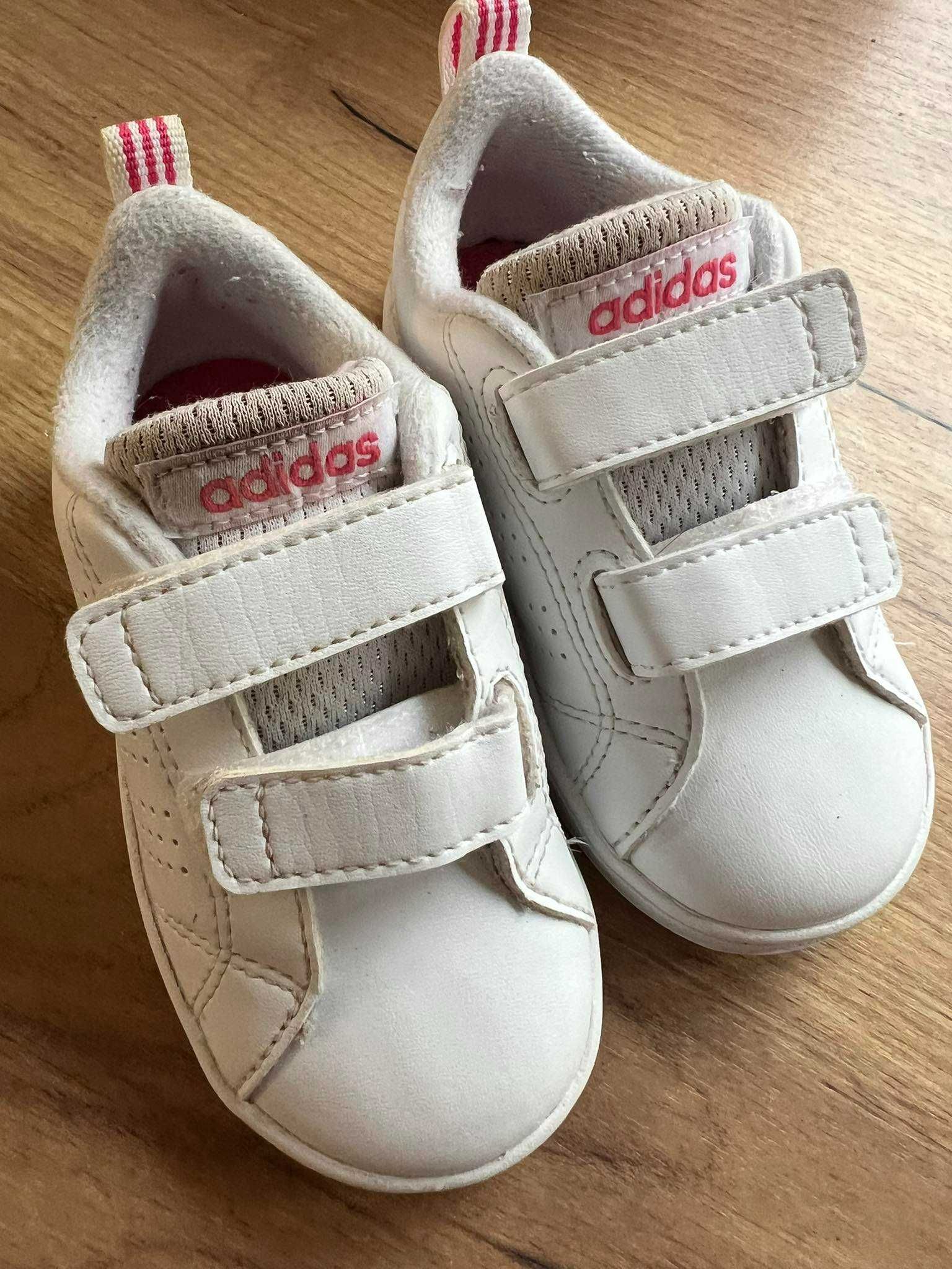 Детски обувки Adidas номер/размер 22