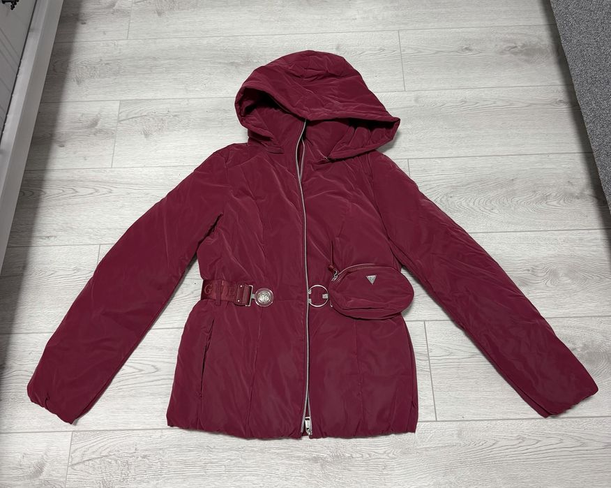 Дамско яке на Guess бордо и дълго зимно яке в син цвят