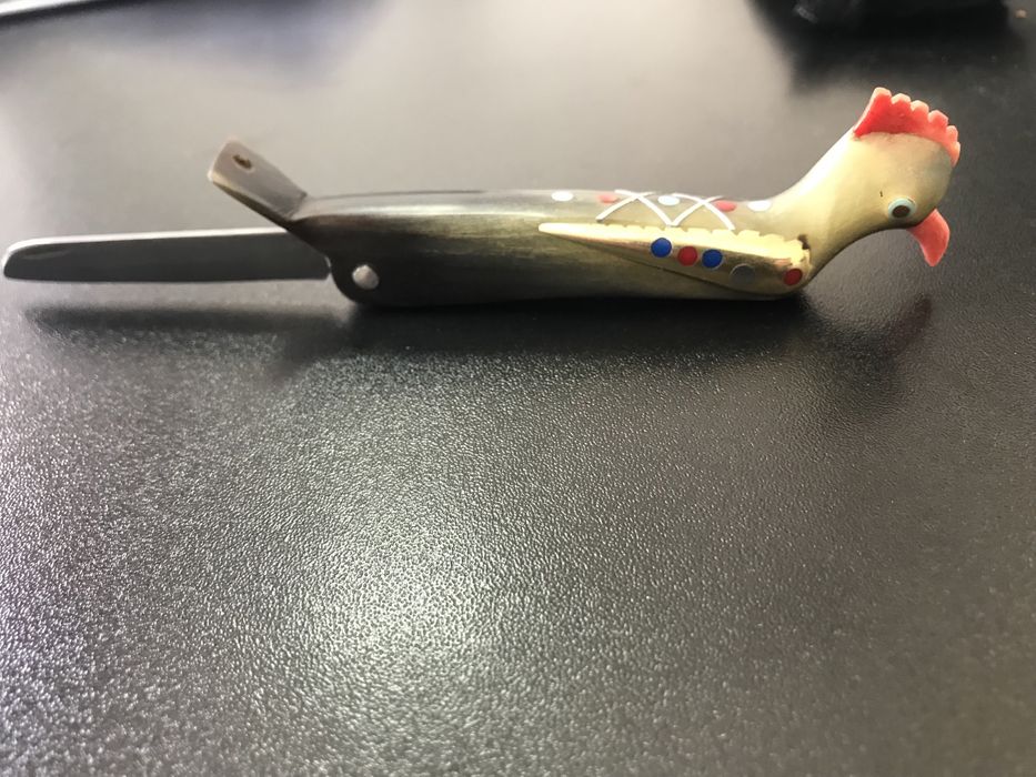 Briceag cutit in forma de pasare