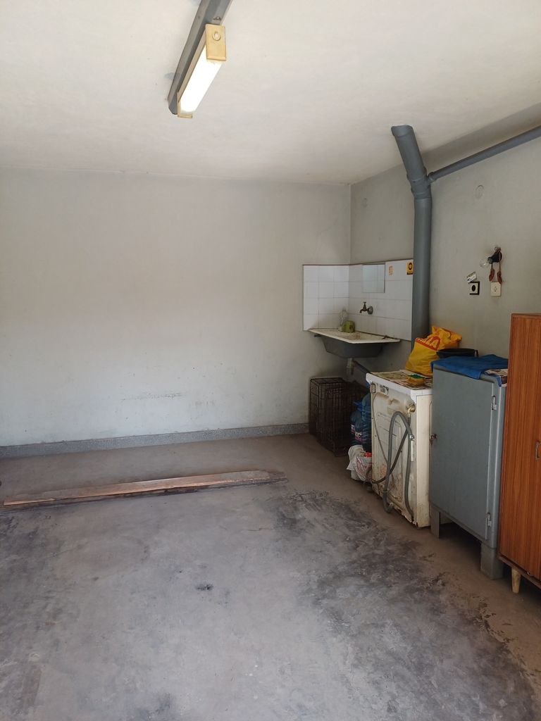 Дава се под наем Гараж / Паркомясто в Търговище, Център - 14 кв.м за 51 € - Снимка #2