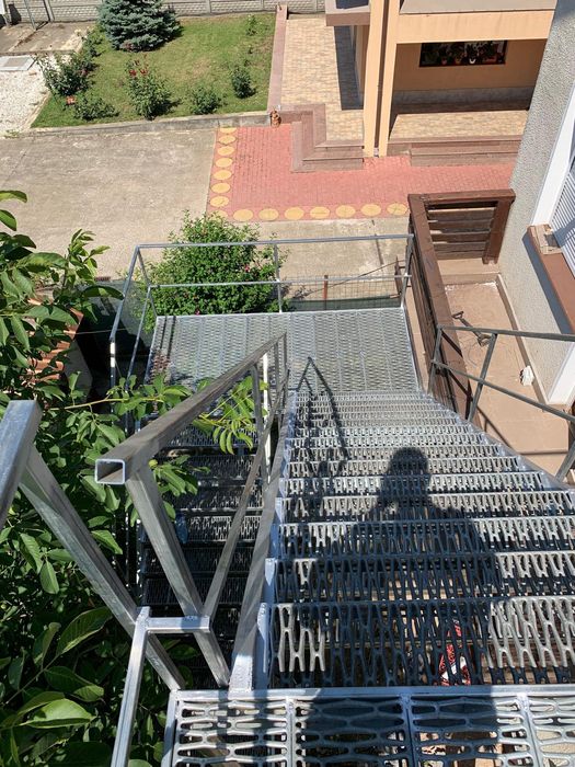 Scara metalica zincata exterioara pt  casa , beci și incendiu ISU