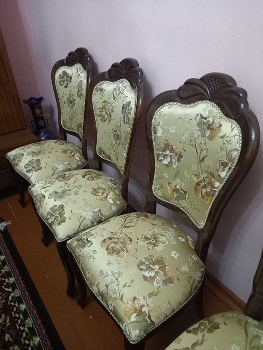 Продаются новые стулья и кресло
