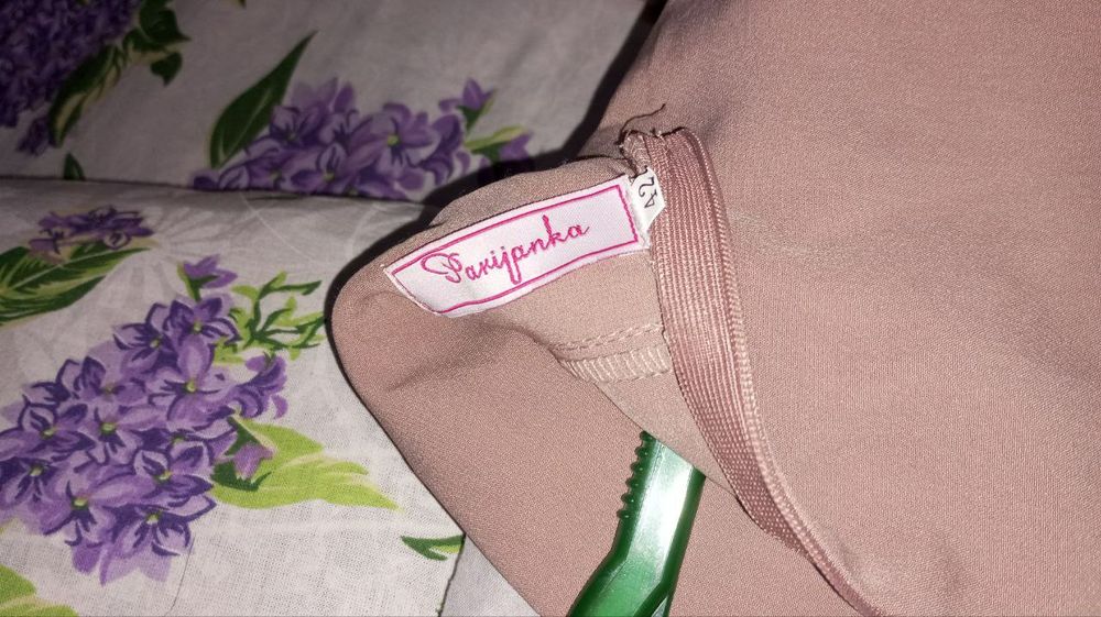 Oqshom libosi  klassik to'ylarga  bazmlarga kiysa boladi