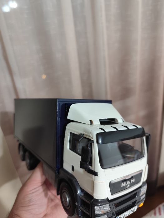 Vând macheta camion