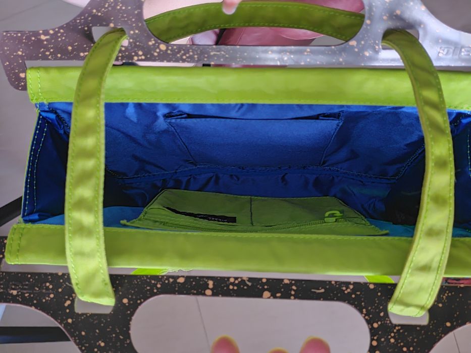 Vând geantă DIESEL mărime mică