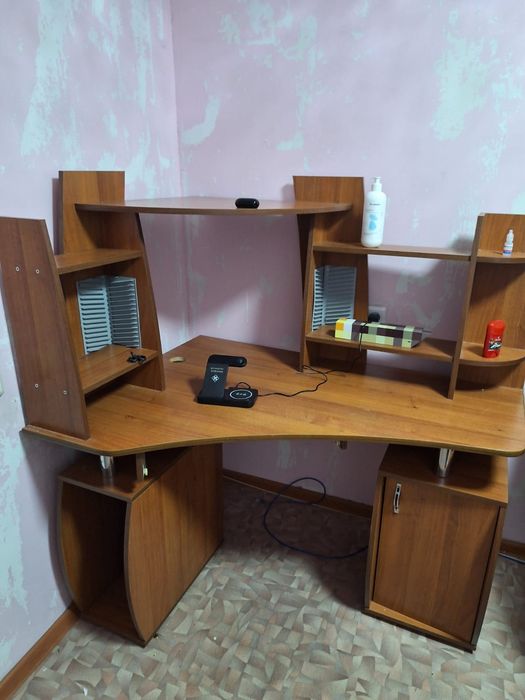 Продам компьютерный стол